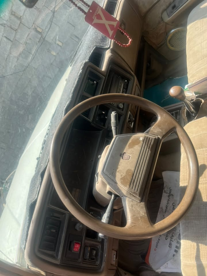 سلام عليكم سوبر للبيع موديل 82 مكينه بلادي سياره بلادي بيها ذيول شويه منكدات وبيها ضربه جاملق خلفي بكد شبر مكينه تبخر عنوان بغداد السياره رقم بغداد ***********
