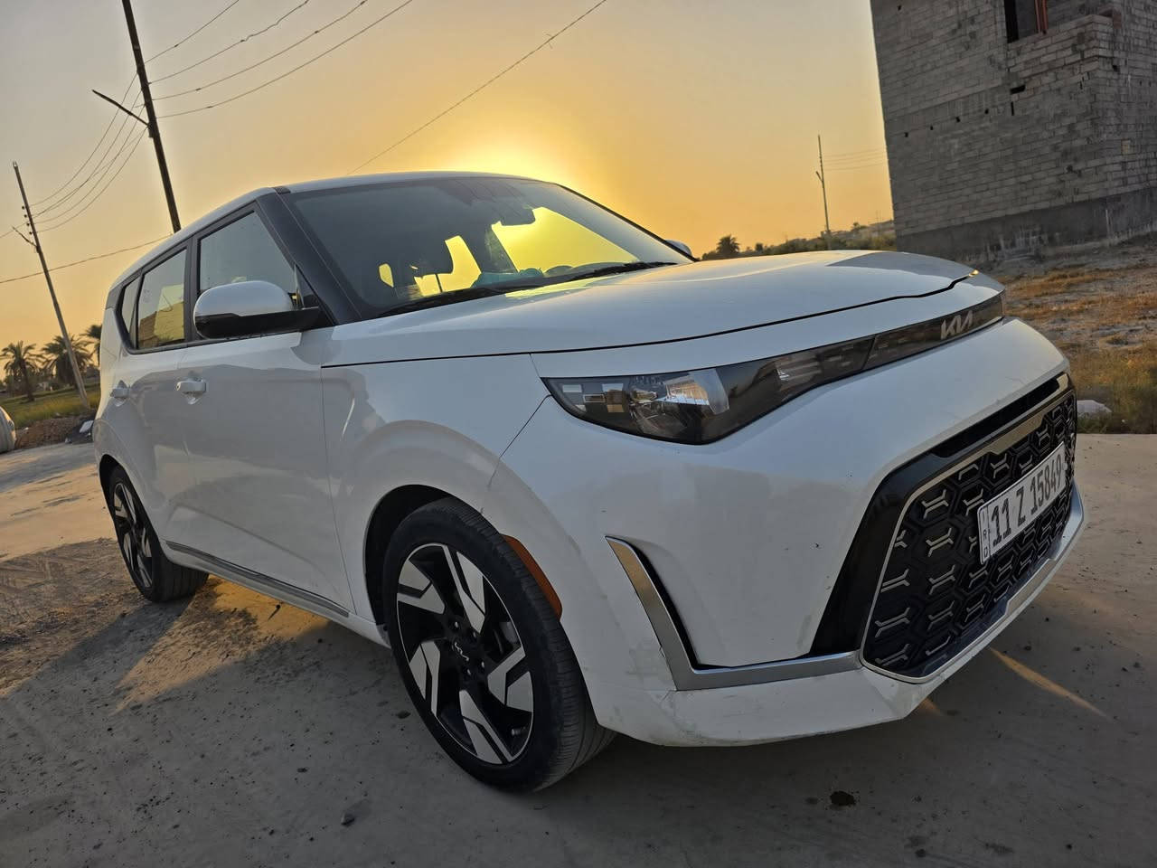 كيا سول GT-Line موديل 2024 للبيع 🚗✨
السيارة بحالة ممتازة جداً، جاهزة للاستخدام وما تحتاج أي مصروف، مواصفات رياضية مميزة وشبابية وعائلية بنفس الوقت. (صور الحادث في أمريكا متوفرة وموجودة بالمنشور لإثبات نظافة الضربة).📌
 المواصفات والتفاصيل:الملكية: السيارة باسمي والتحويل ثاني يوم مباشرة 📄
الموديل: 2024الفئة: GT-Line (أعلى مواصفات رياضية)المحرك: 2000 دوش (DOHC) قوي جداً واقتصادي بمصرف البنزينالمسافة المقطوعة (الماشية): 72 ألف كيلومتر فقطالرقم: بغداد (الرقم الوطني الموحد الجديد 11 Z)الجير: أوتوماتيكاللون: أبيض ملكي مميز✨
 أبرز المواصفات:شاشة عدادات رقمية (ديجيتال) بالكامل متغيرة الأشكالشاشة وسطية كبيرة لمس تدعم Apple CarPlay و Android Autoويل (جنوط) رياضية حجم 18 إنش بلونين (مكحلة) الخاصة بفئة الـ GT-Lineنظام الحفاظ على المسار والرادار الجانبي والتنبيه من التصادمتحكم ستيرن كامل جهتين مع تطريز رياضي باللون الأحمرفتحة سقف (سانروف) شفافةإضاءة LED أمامية وخلفية بتصميم الطوق المميزنظام قيادة متعدد (Drive Modes) اقتصادية ورياضية🩺
 حالة السيارة والحادث (حسب صور أمريكا المرفقة):الحادث: وارد أمريكي، ضربة جانبية خفيفة وتجميلية فقط في بيبان جهة السائق.الأيرباج: إيرباج الكرسي الجانبي فقط طاق أثر الضربة ومصلح بلادي، وباقي الأيرباجات (الستيرن والدشبول والستائر) كلها سليمة 100% وموقعها بلادي (بشرط الفحص).السلامة: المقدمة، الخلفية، الحقيبة، جهة الراكب بالكامل، والشواصي سليمة 100% وبشرط الفحص.الصبغ: صبغ البيبان جهة السائق أثر الحادث (تعديل وصبغ درجة أولى وبدون معجون قوي).المحرك والجير والتبريد بشرط الفحص (ثلج ❄️)صدر السيارة وجاهزيتها 100% (تونيز كامل).
💰 السعر المطلوب: 170 ورقة (وبيها مجال حك الجيّة للشراي البدّاي)
📍 المكان والمعاينة: ديالى - بعقوبة📞 للتواصل والاستفسار (اتصال أو واتساب): ***********
