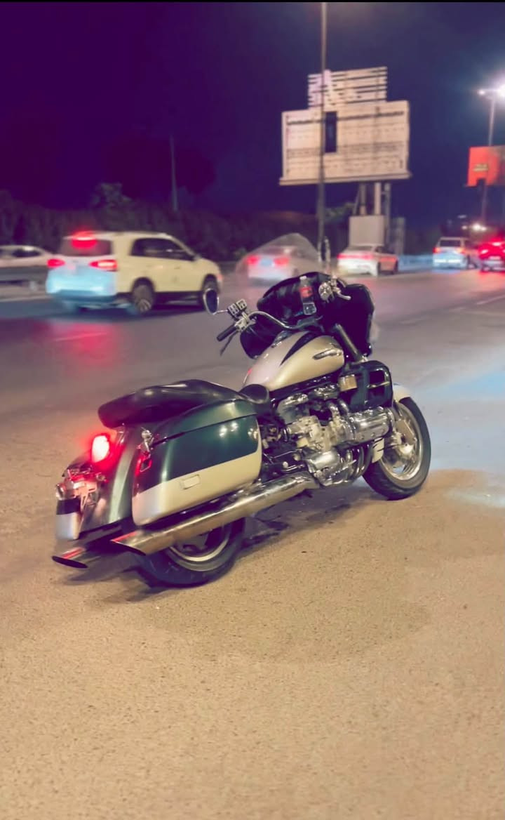 سلام عليكم دراجة  هارلي فالكيري 1500 …. 6 سلندر دراجة عليهة تعديل بل كامل دراجة هجومية قوية كلش دراجة بيهة خانة من لخانات ليمنة فقط دخانة خفيفة كلش تجي وتكطع لدراجة سعرهة بسعر لماي ب 23 ورقة قفل ولي ما يعرف بسعارهن روح شوف اسعارهن بسوك بيش وتعال علق ولي مو شراي لا يتعبني فدوة اروحلكم حبايب مكان بغداد زعفرانية اي ستفسار اخر تصل ***********🤍

نص مكتوب في الصور:
- Meta AI