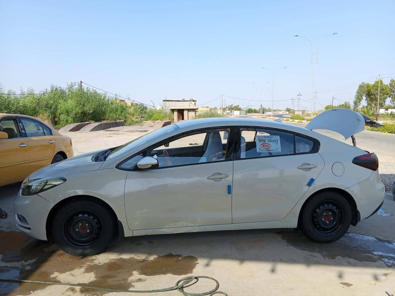 السلام عليكم
سياره كيه سيراتو موديل 16 خليجي 
ماكو شي بيها بس صبغ باب و جمالغ مستعجل 
رقم الهاتف: ***********
المحافظه:ذي قار (ناصريه/الغراف)
السعر:105 وبي مجال
