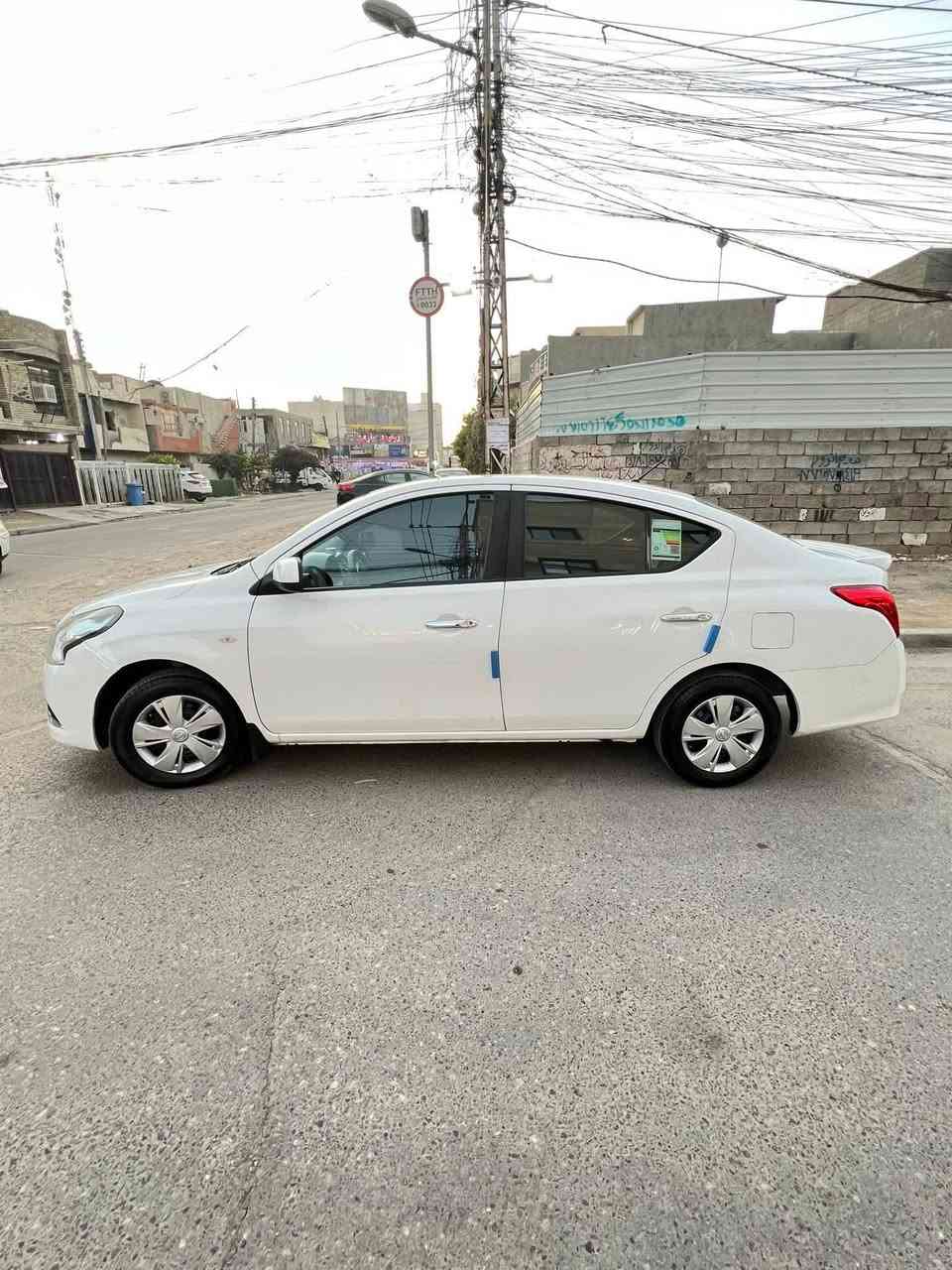 السلام عليكم ....
نيسان سني هندي بليته زركه 2018
صبغ على كد كارت باب السائق والباب الخلفي شخط بسيط البابين ..صلحنه باب السائق والخلفي على وضعه وبيه طخه بالدعاميه الخلفيه  جهة السائق وتصليح بارد بالجاملق فوك قبق البنزين 
سياره جاهزه ادامه كامله قبل اسبوع سويت اله السعر 92ورقه بيه مجال بسيط
تحويل ثاني يوم رقم بغداد
مكان السياره العامريه للتواصل ***********واتساب موجود
