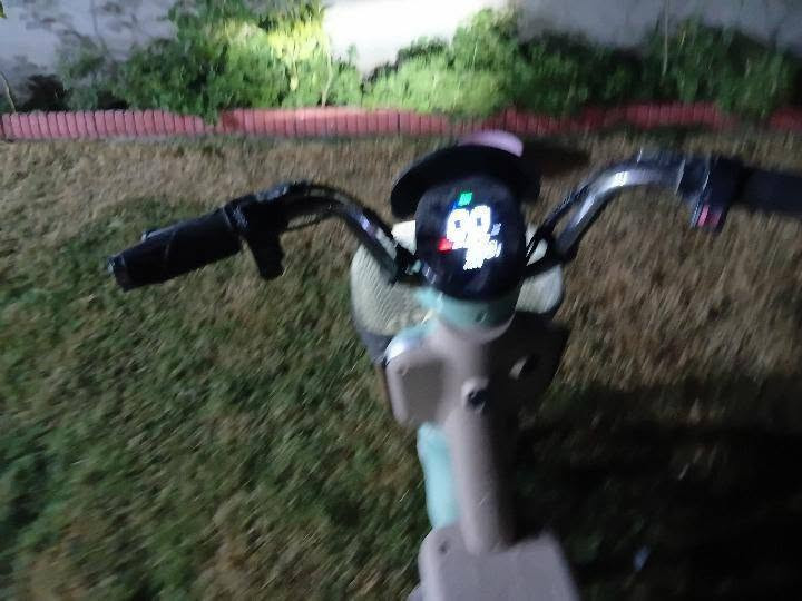 للبيع دراجة كهربائية(Hub Motor)
كاملة كل شيء ما بيهة بس الجوزة مال سويج عطلانة بس موجود سويج و كارت 
ملف 500 واط (48 فولت).
4 بطاريات 
سرعتها 35 
حجمها 14
سعرها 250 ألف 
مكاني بغداد العبيدي 
***********
