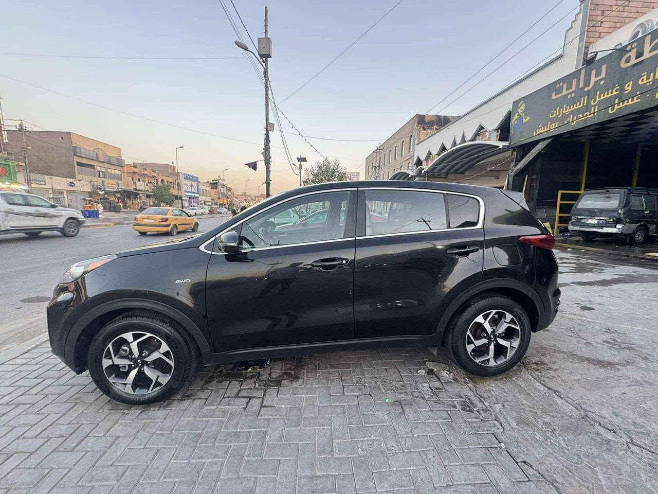 السلام عليكم للبيع موديل ٢١ السياره جديده ماشيه ٩٣ الف مكان السياره بغداد الكرخ السعر ١٣٥ ورقه قفل من الخير ***********
