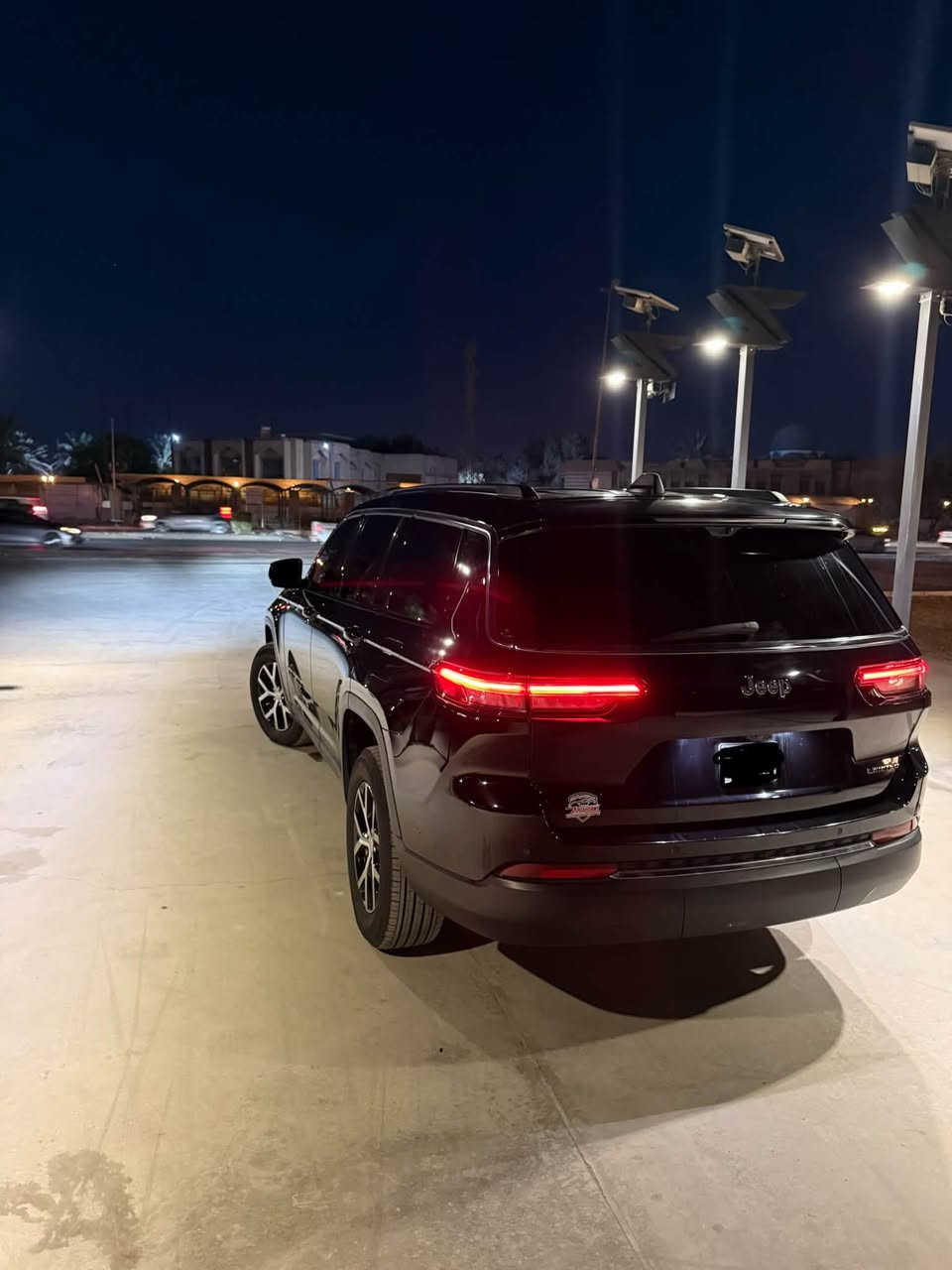 🚘 Jeep Grand Cherokee L Limited   2024
المواصفات 

• رادار أمامي مع مانع تصادم
• تحذير الخروج عن المسار
• تحذير النقطة العمياء
• نظام تحذير عند التقاطعات
• نظام تحذير عند تجاوز السرعة المحددة
• نظام تقليل الضجيج داخل المقصورة
• إضاءة محيطية
• شاحن موبايل لاسلكي (Wireless)
• ستيرن كهربائي
• كاميرا محيطية 360°
• كاميرا داخلية
• تعديل وضعيات مقعد السائق كهربائياً
• تشغيل عن بُعد
• الصندوق الخلفي كهربائي
• إضافات من الخشب للمقصورة الداخلية
• ذاكرة لحفظ وضعيات الجلوس للمقاعد الأمامية
• المقاعد الأمامية كهربائية
• المقاعد الأمامية تبريد وتدفئة
• المقاعد الخلفية تدفئة
• ستائر للشبابيك الخلفية
• إنارة داخلية LED
• حساسات أمامية وخلفية
• مكيف خلفي مع وحدة تحكم منفصلة
• تدفئة مقود القيادة
• مانع تصادم خلفي
• بلوتوث وتوصيل الهاتف
• محدد سرعة
• نظام التشغيل والإطفاء الأوتوماتيكي
• نظام بريك أوتوماتيكي
• بانوراما

حادث السياره بدون ايرباك بدون دواخل شواصي لغود كفاله قطعه وحده فتح وبيه مكانات صبغ على كد الضرر اي نقص مابيه•

السعر 258
مكان السياره بغداد
+964 788 299 1250

نص مكتوب في الصور:
- Top View Rear View