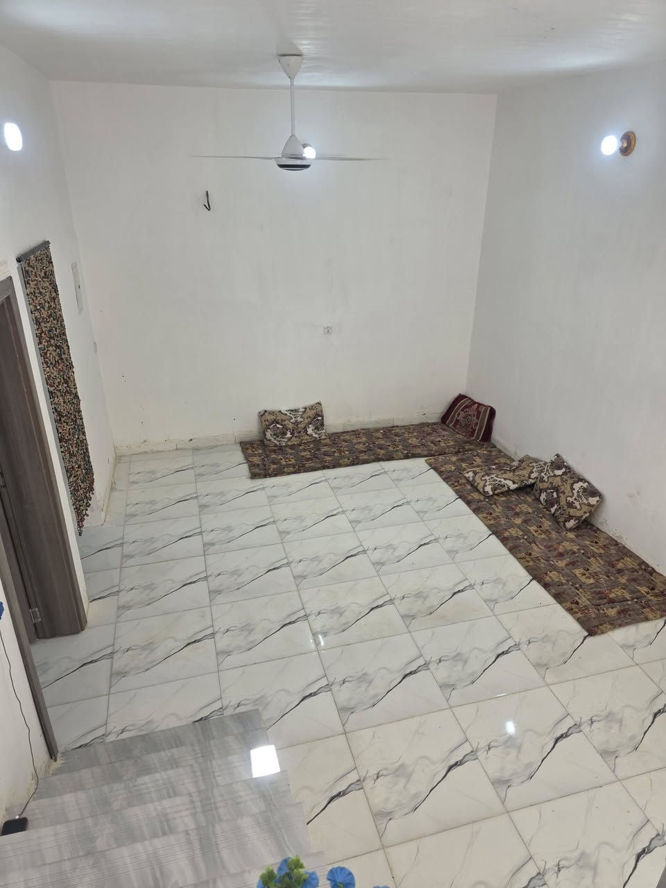 🏡 فرصتك لامتلاك العقار اللي تحلم بيه… تبدأ من هنا. اختيارات مميزة، مواقع جيدة، وأسعار تستحق الاهتمام. 
#للــــــــــــــــبيع منــــــــــــــزل مــــــــــــــــساحة١٣٠مــــتر 
 طـــــابو زراعي سند ٢٥ تحويل ثاني 
تفاصيـــــــــــل الدار
إستقبال 
غرفة نوم عدد ١طابق الأرضي 
غرفة نوم عدد ١طابق الثاني.  
مع صالة كبيره 
مطبخ حار
مع مجموعة صحيات داخليه وخارج 
موقع ممـــــــــــــيـز🫰
العنوان صلاح الدين قضاء بلــد حي الأمير خلف كوفي الفرات سابقا 
*********** واتساب
أو مراجعة مكتب التميمي للعقار العنوان صلاح الدين قضاء بلد شارع سيد محمد ع قرب مجمع البركات
