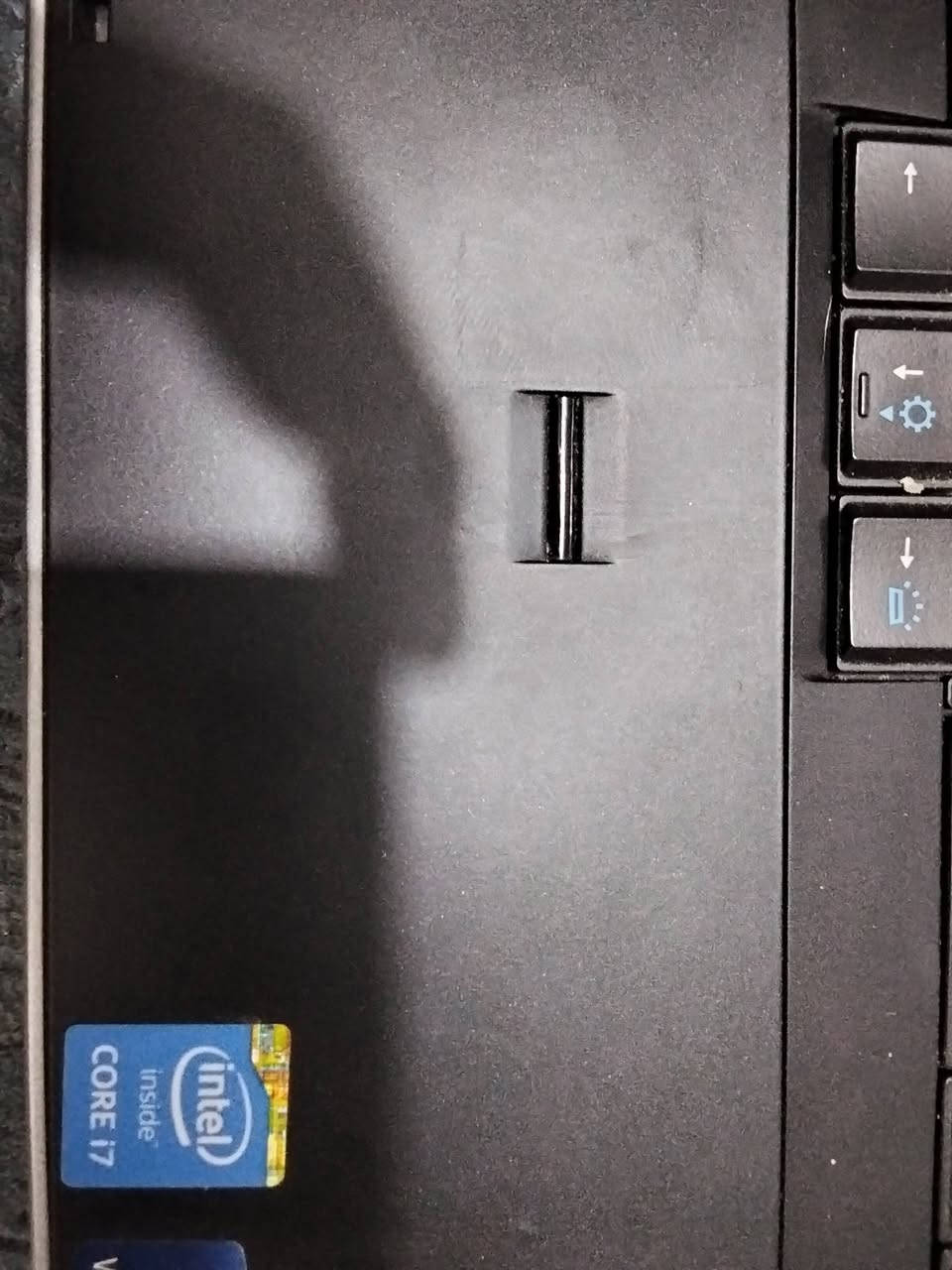 السلام عليكم
💻 حاسبة للبيع
⚡ المعالج: Intel Core i7-4610M — سرعة  المعالج 3.00GHz
🧠 الرام: 8GB
💾 التخزين: 250GB تقريباً
🪟 النظام: Windows 10 Enterprise LTSC 64-bit
💿 DVD-RW: موجود
🖥️ الشاشة: غير داعمة للمس
✅ الجهاز شغال والنظام مثبت
السعر: _250 __ ألف وبيه مجال 
المكان: النجف
الرقم:*********** 
استعمال قليل كلش
