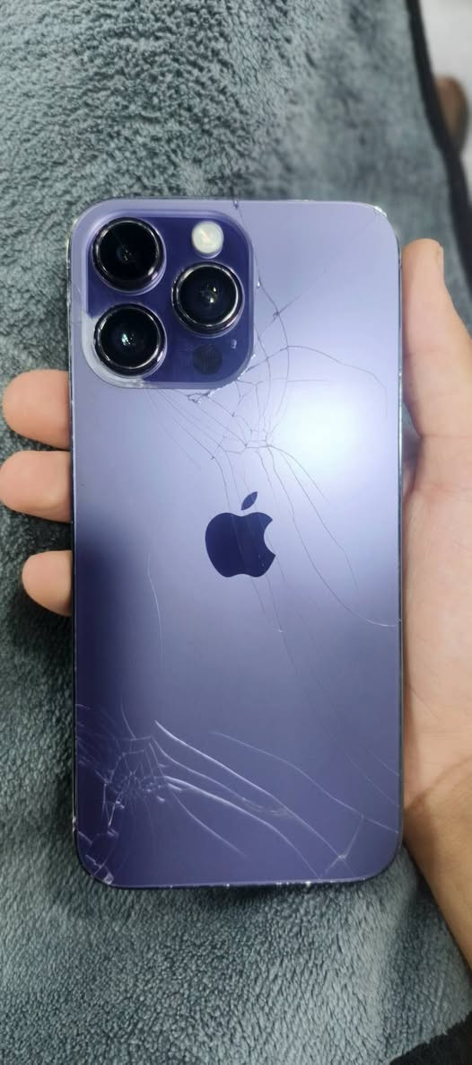 ايفون 14بروماكس 💜
السعر 600الف بي مجال 
الذاكره 128
 شاشه مستبدله اصليه ✅
بطاريه مستبدله اصليه ✅
 دبل سيم 2✅
النضافه فول✅
بصمه شغاله✅
ضهر مكسور الجهاز مابي أي عطل
مكاني موصل حي صدام 
رقم ***********

