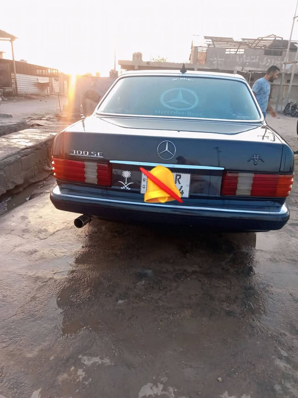 سلام عليكم سيارة مرسيدس جامبو للبيع موديل ٨٣ سيارة مال جناي بسمي سيارة متعوب عليهة كل نقص مابيهة تبريد ثلج محرك كير كفالة كير مال برادو كهربايات كلهةشقالة سنتر لوك 4بواب رقم بغداد شراي يتصل (***********) مكاني ديالى
