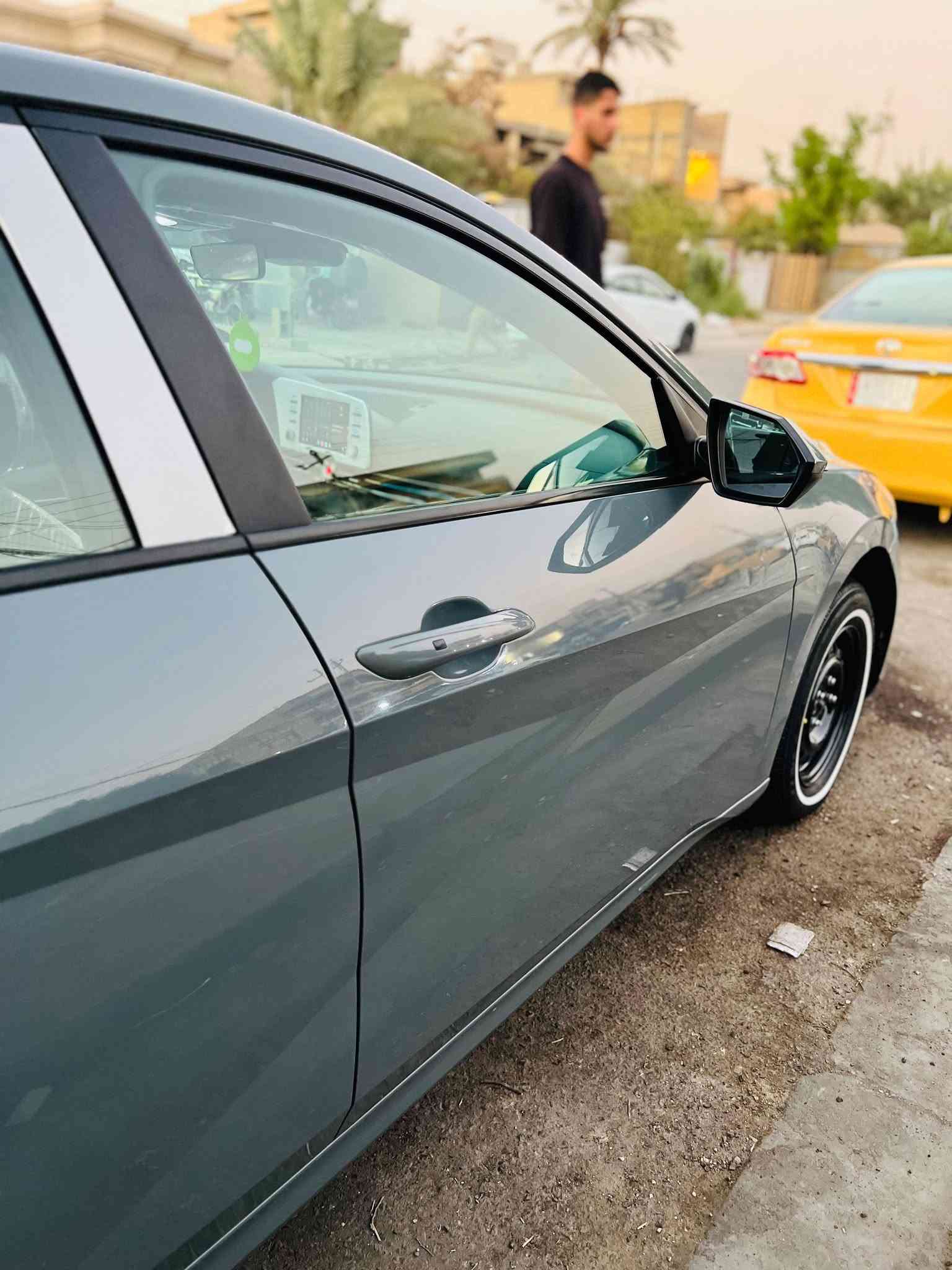 النتره  لون سمنتي المميز.  موديل 22   امريكي 2000 دوش جميع يرباكات سليمه مرفوقه  جميع تفاصيل بلمنشور موصافات نص فول + معروفه مواصفات  النص  كامله مكمله من كل نواحي وشوفه عينك  مكان السياره بغداد 

***********
