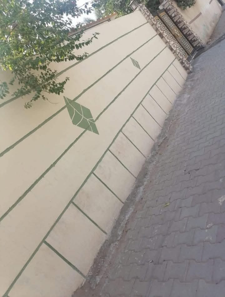 بيت 🏠 موقع مميز جداً حي الضباط 260م طابو صرف للبيع يتكون البيت من غرف عدد 2 وصالة واستقبال ومطبخ وحمام عدد 2 ومنور على مدار البيت وحديقة وكراج سيارة 🚗 كبير مع محل للاتصال ***********
