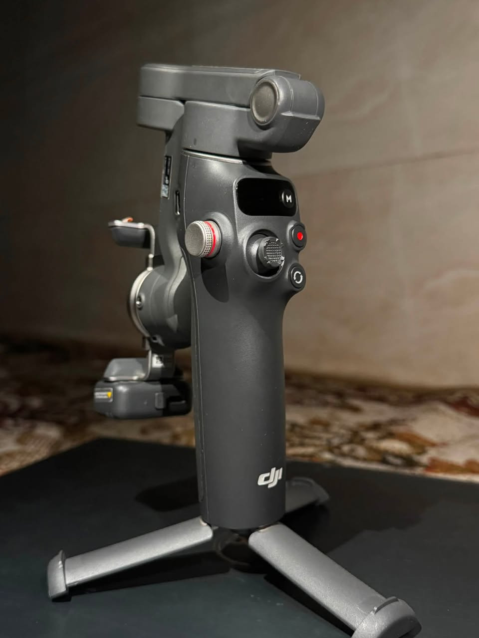 Dji اوزمو موبايل 8
جديدة مستخدمة مرة وحدة فقط 
سعرها 190الف 
***********
