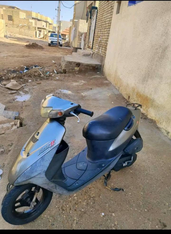 السلام عليكم دراجه سازوكي للبيع مفتوحه مره وحده والدراجه نضيفه والمكان ميسان دور النفط الشراي يتصل ؏ هاذ الرقم***********
