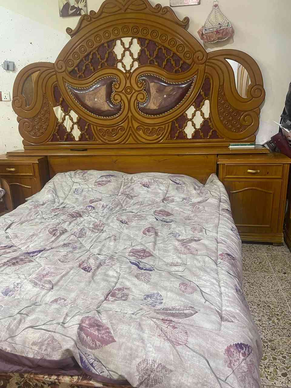 سرير بدون صندوق • للبيع