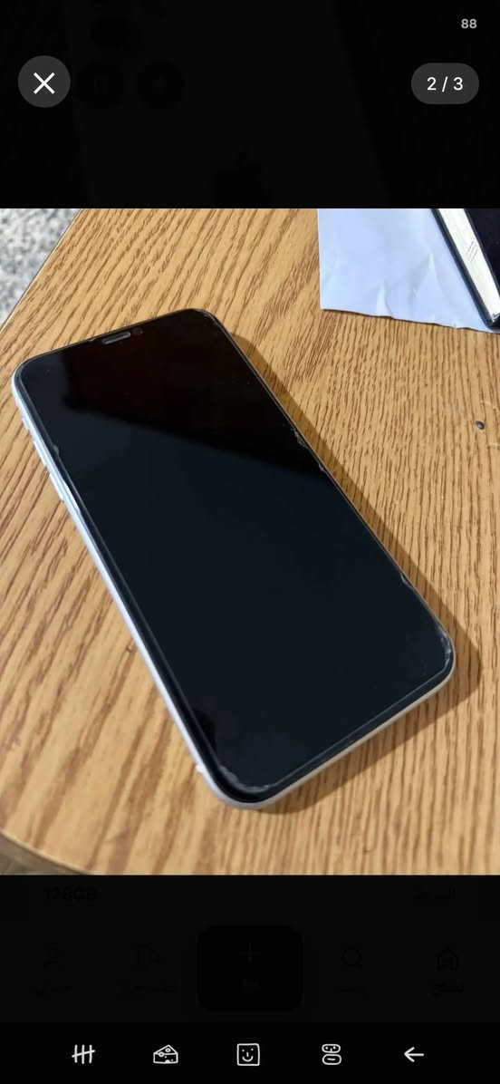 ايفون ١١ /Apple iPhone 11
لون ابيض ذاكرة ١٢٨ امريكي بطاريتة ٩١ الجهاز نضيف مستخدم قليل المبايل تجي تفحصه وتاخذة 
السعر ٣٥٠ الف قفل مكاني بابل المركز
***********

نص مكتوب في الصور:
- 1 / 3
- 2 / 3