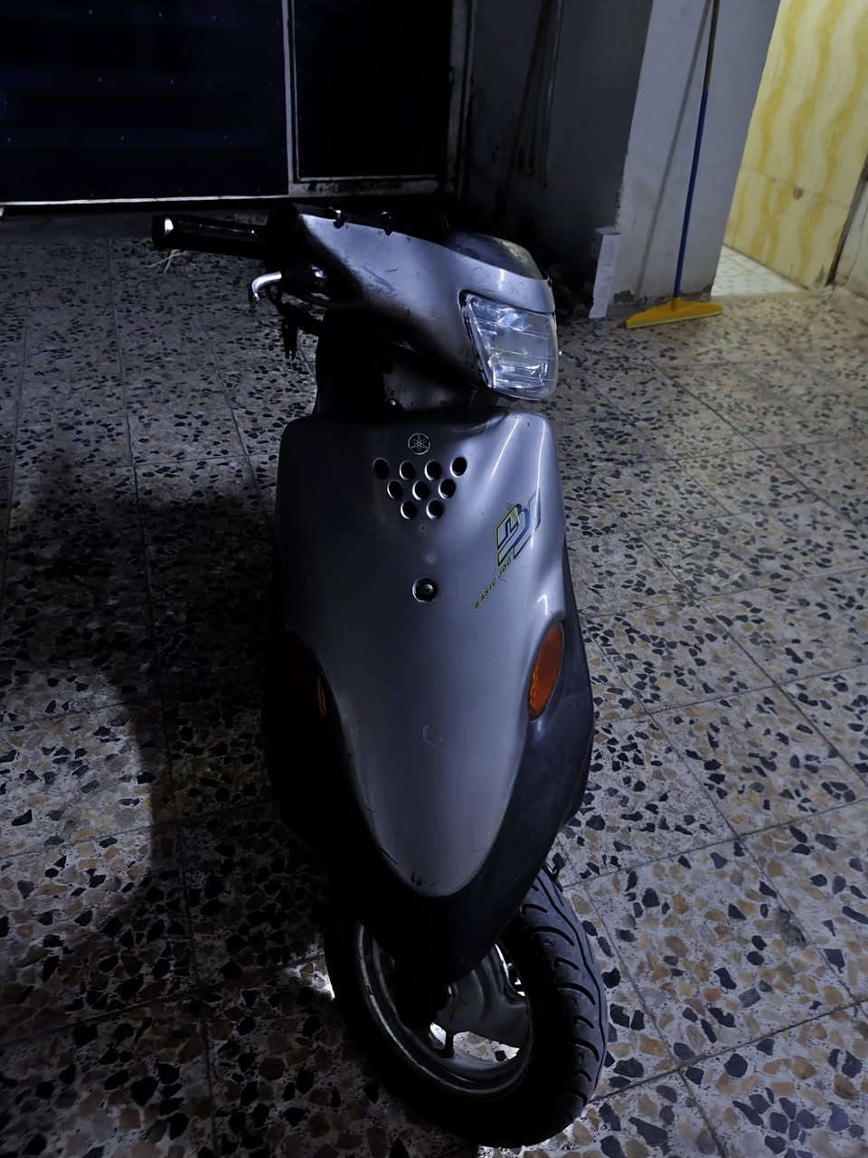 دراجة 9 زروف مفتوحة مرة وحدة ب350 وبيها مجال اوراق 
ورقم التواصل ***********
