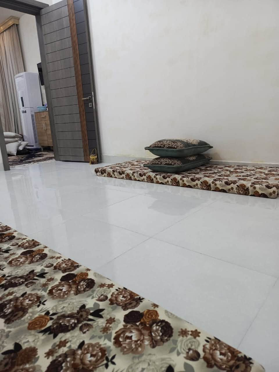 السلام عليكم 
بيت(للبيع)في(الفلوجة)
منطقة(16)الف
طابق واحد كامل
المساحة(125متر)
الوجه(6وربع)النزال(20)
السعر(88)مليون مجال
***********واتساب
مكتب دار الملوك للعقار
