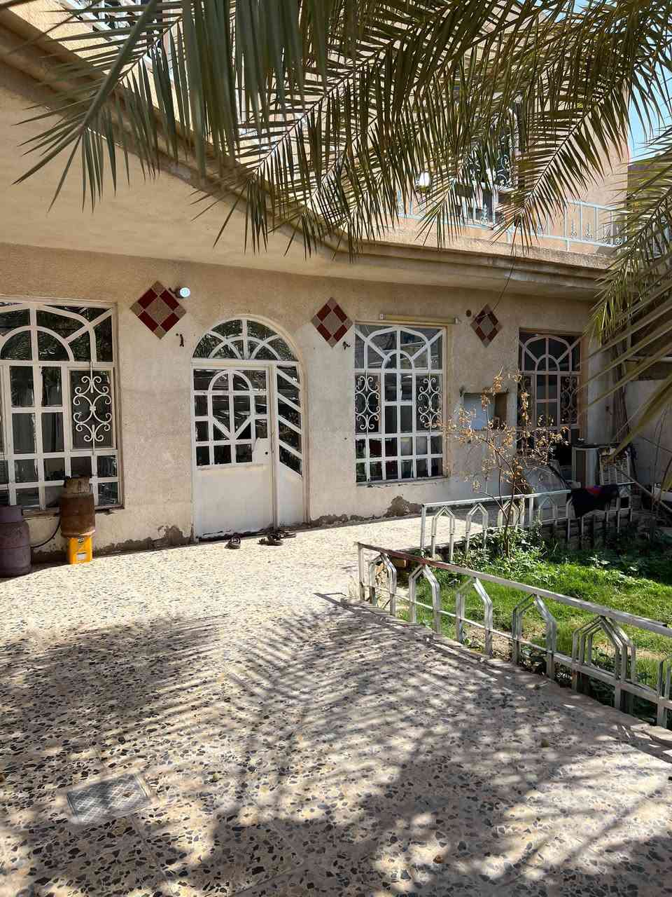 السلام عليكم بيت 250متر طابقين بعلوة الفحل شارع القاعه ***********
