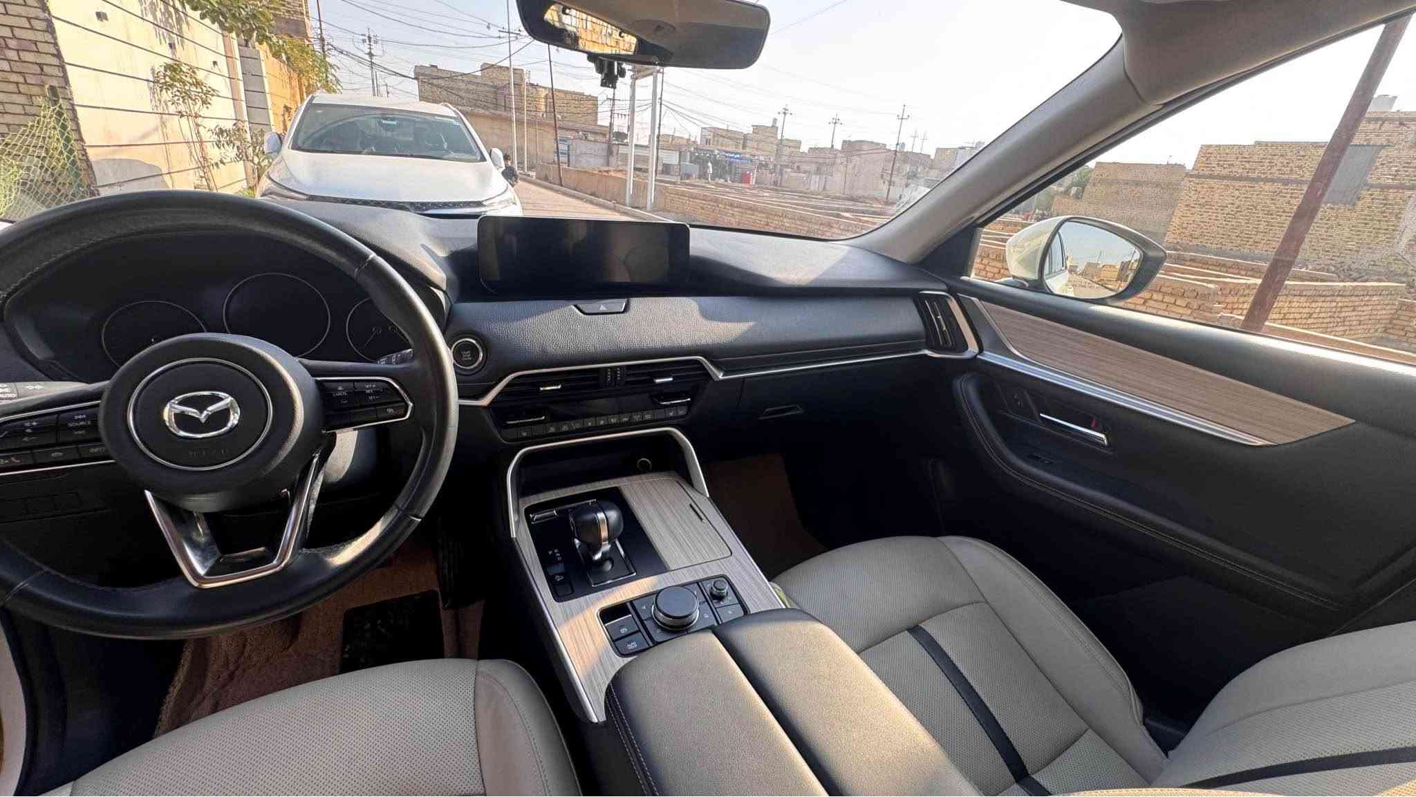 مازدا cx90 
موديل 2024 
عداد المسافات 10 الف كيلو 
مواصفات بريفريد 
محرك 6 سلندر 3300 تيربو 
دفع خلفي ( اكسل ) 
مراوس بسيارة اقل سعر 
*********** بغداد, العراق
