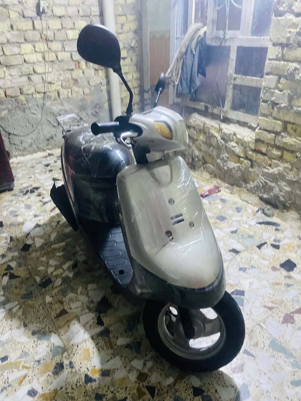السلام عليكم للبيع دراجه بطه سرعه 60,  🚳👌
محرك مكفول شرط ربع نكره هندر سلف شغال مابيها كل نقص كهربائيات كلهن شغالات كابريتر تفصيخ  جديد اكسل نضيف دبل خلفي رياضي ابو دبه دبلات امامي شغالات مابيههنً قطره دهن 
الدراجه نضيفه مال بيت شوفت عينك 
يحتاجلهه باتري علمود يشتغل السلف 
مكاني بغداد مدينه الصدر  📍👇
سعر 250 وبيهه مجال قليل 
رقمي ***********
