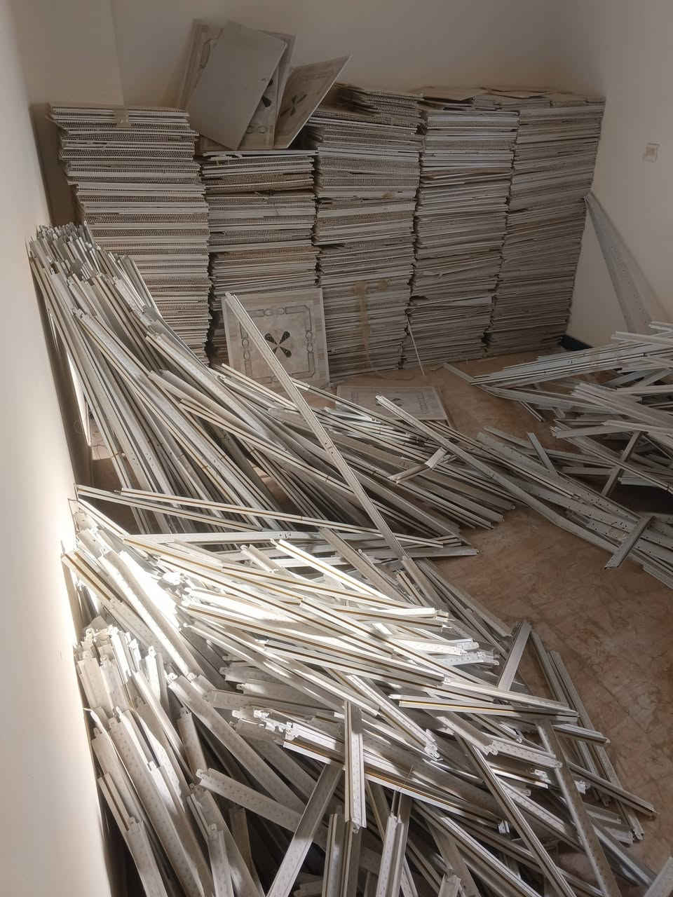 سقف ثانوي بلاستك  800 متر
الي محتاجهم  لحسينيه موكب   في سبيل الله خل يجي ياخذهم  مجانا  عنوان مقابل قريه الغدير ***********
