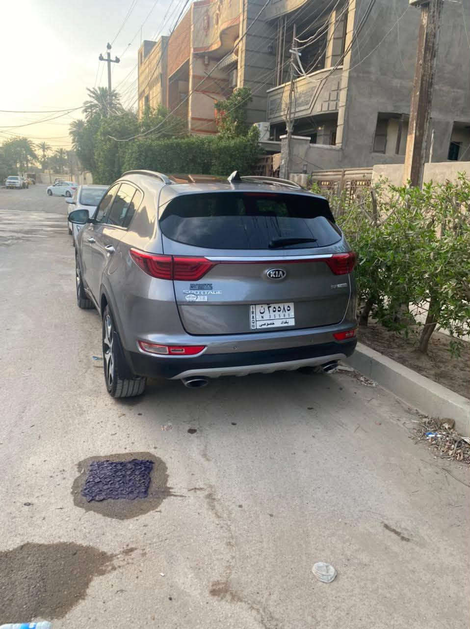 للبيع كيا سبورتج 2018 وراد امريكي
مواصفات sx 
بانوراما 
بصمه ابواب وتشغيل 
هاند بريك بصمه 
صندوق كهرباء 
مانع انزلاق 
شفتات سرعه 
اوتو ستوب 
مرايا شفط 
وباقي مواصفات ال sx 

سياره ماشيه 108 الف ميل 
حادث باب السايق والخلفي مبدلات 

السعر 140
***********
