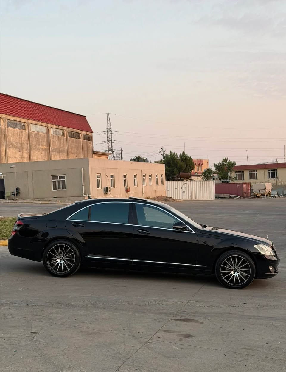 mercedes s class 550

مۆدیل ٢٠٠٩ فول موسفات سلايت كوشين خزن و كاره بايه كوشني دواوه ش كاره بايه كوشيني پيشي دواوه سارد و گه رمه سوكان خه زن و كاره بايه بيلاد ده بل جامه هه موو جامه كاني پؤلورايزه باليفي دواوه ڤؤليؤمه ئاوينه شه فت و كاره باي ده رگا لارج و شه فت صحب سندوق شه فت وه زور مواسه فاتي تر گه عيه شه ريكه ي خوي تياماوه سه ياره كه نمونه يه له جواني هه مووگياني به شه رت هيج نامه ي بؤنه هاتؤته وه هيج گلؤپه ك له ناو شاشه ي پينيه 
*********** أربيل, العراق
