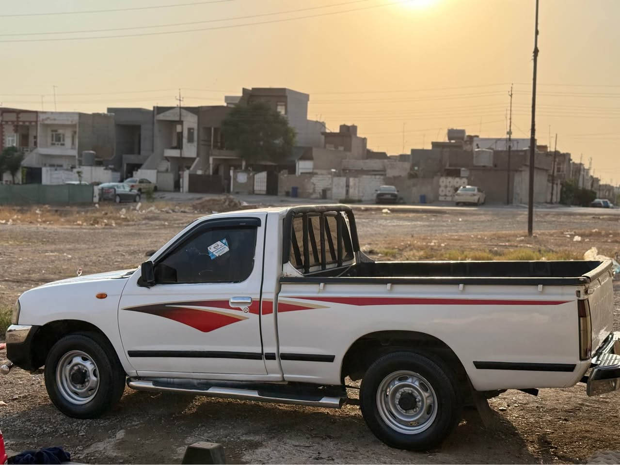 سەرەتا ماشاللە لە ماڵی هەموو لایەک 
نیسان پیکاب ٢٠٠٨ ماڵی کەسابەت
سەیارەیەکی تابڵێی خاوێن و بێ مەسرەف لەسەر دەقی شەریکە 
(گێڕ،مەکینە،شانسی،کارەبایی،دەعم،وەرگەڕان،ئەکسل) بەشەرت
مەکینەکەی سەوتی زنجیری تیایە 

پێش و پشت کەپس ناو بەتانە تەقیوی نییە بەشەرت 
سەیارەکە ماندوو نەکراوە تابڵێی خاوێن ماوەتەوە 
(٤٠٠) هەزار کم ڕۆشتوە لە ٢٠٠٨ تا ئەم دەقەیە

سەیارەکە ٥ پارچە ڕەشە لەسەر ساخی تەنها پارچەکانی کراوە بەڕەش وەک وتم دەعم و وەرگەڕان و شانسی و پێش و پشت بەشەرت شانەکانی پەمپە جێ جێ مەعجونی هەیە بۆدی جێ جێ پەمپە
 سەنەوی و ژینگە و ڕەقەم هەموی بەشەرت تازەیە 
تەقەو ڕەقەی بەشەرت پێش و پشتی ماشاللەی لێبی تونە 

سعری (٨٥) وەرقە و مەجال 
هەولێر بنسڵاوە 
***********
whatsapp أربيل, العراق
