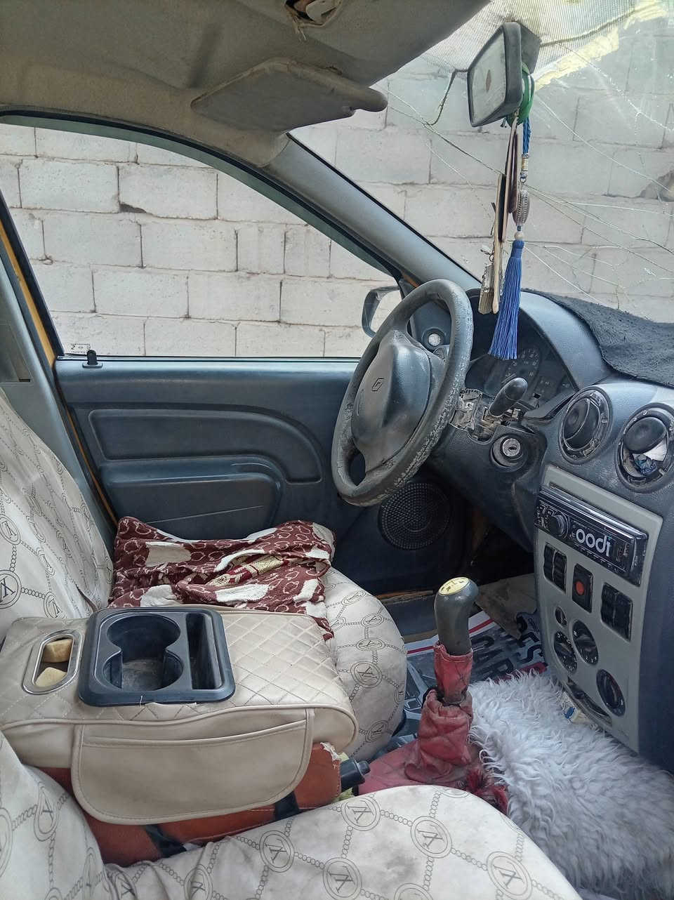 السلام عليكم
سياره رينو لوكان ٢٠٠٩
مكينه جديده حاويه وكير شرط وحداديه ٧٥ ٪
السعر ٢٠ وبيها مجال بسيط
***********
ابيع كوم حديد
