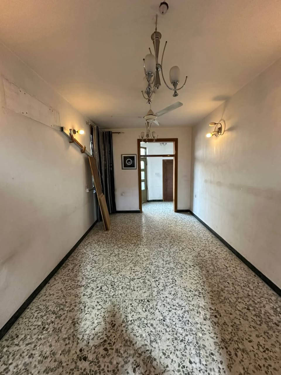 🏡🔥 للإيجار بيت مميز وبمساحة واسعة! 🔥🏡
📐 المساحة: 175 متر
🛏️ 4 غرف نوم
🚿 5 حمامات
🛋️ صالة واسعة
🍳 مطبخ

📍 الموقع: الأربعميّة – شارع الكوفي
💰 الإيجار: مليون و250 ألف فقط

✨ بيت مناسب للعوائل، بمساحة مرتبة وموقع مميز.

📞 للاستفسار:
***********
***********

🏢 مكتب الرواد للتطوير العقاري
🔑 نوفر لك العقار المناسب باختيار مضمون

