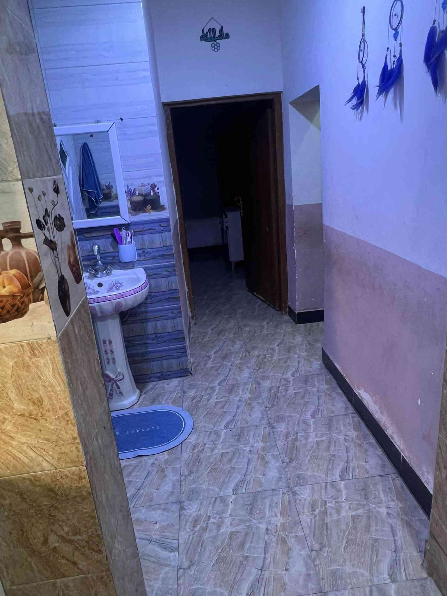 سلام عليكم بيت 200 متر الراشديه. القدس قرب الروضه القديمه واجهيه 10 نزال 20 رقم تواصل***********
