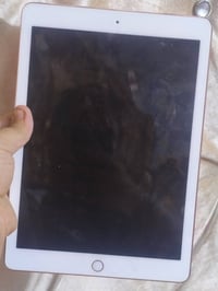 آيباد برو ٩٫٧ • ١٢٨ • بطارية قوية