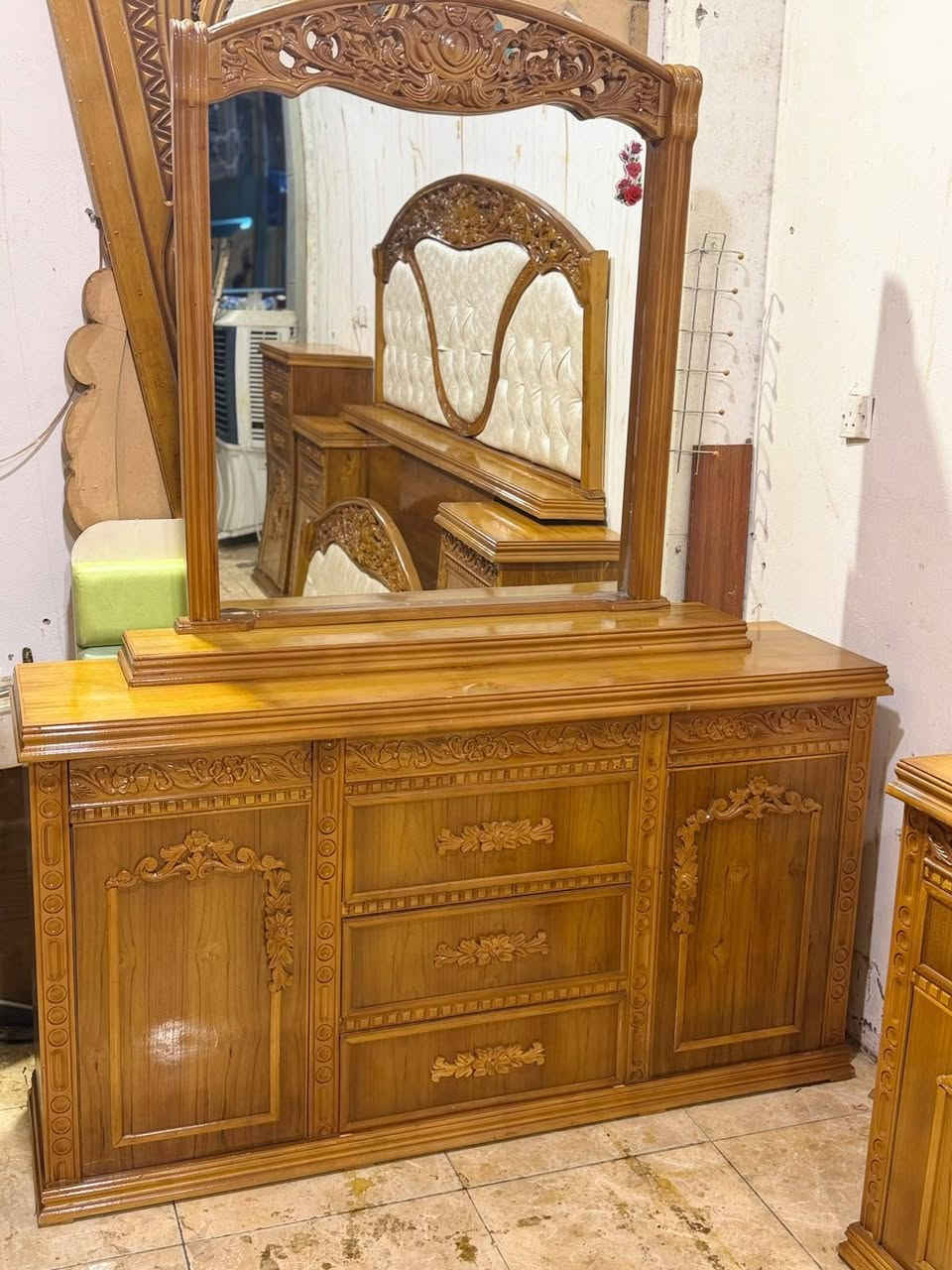 عرض خاص ومغري للعرسان  ( شغل توصي ثقيل)استخدام شهر
توفر لدينا من جديد غرفه صاج 6 أبواب ملحق شغل درجه اولى توصي 5ملم فول نظافه 💯💯 نقش زان توج زان  💥 فصال حديت 
للاستفسار وتساب *********** مباشر ***********🌹 
ومستعدون لشراء الغرف النوم المستعمله و الكناتير 🌷
