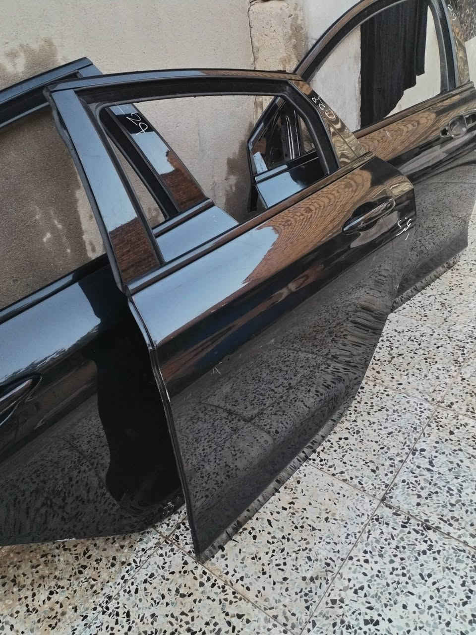 السلام عليكم تحيه للادمن وصلتنا أبواب سي ٢٠٠ حديث وقديم شرط النضافه اليريد كفاله عدنه وصلتنا فره ابيض واسود وماروني وسلفر وجويتي وكرزي وقبق جنطه وسماعات ودوس مكاين جام وجام ويدات خارجيه وداخليه وبطاين مكاني ديوانيه ***********
