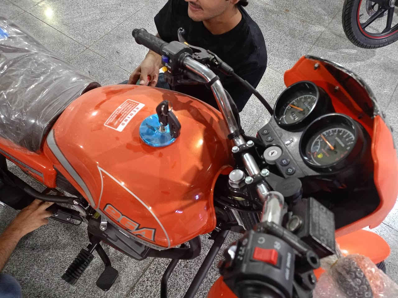 🏍️ للبيع دراجة دايون نفخ A26 – موديل 2024
دراجة دايون نفخ A26 بحالة ممتازة جدًا، أصولية وبيهه رقم وسنوية كربلاء، والتحويل مباشرة باسم المشتري وما تحتاج تروح للمرور لإكمال المعاملة.

🔹 الدراجة مشتراة جديدة قبل أقل من شهر ماشيه فقط 3 الف كيلو
🔹 سعر الشراء وهي جديدة: 3,300,000 دينار
🔹 الحالة: جديدة بالكامل ونظيفة جدًا
🔹 رقم وسنويه
🔹 التحويل مباشر باسم المشتري
🔹 الدراجة جاهزة للاستخدام وما عليها أي مشكلة

💰 السعر المطلوب: 3,000,000 دينار
والبيع بيه مجال بسيط.

📍 المكان: كربلاء / طويريج 
📩 للتواصل والاستفسار بالخاص
او على الواتساب 👇 
***********
