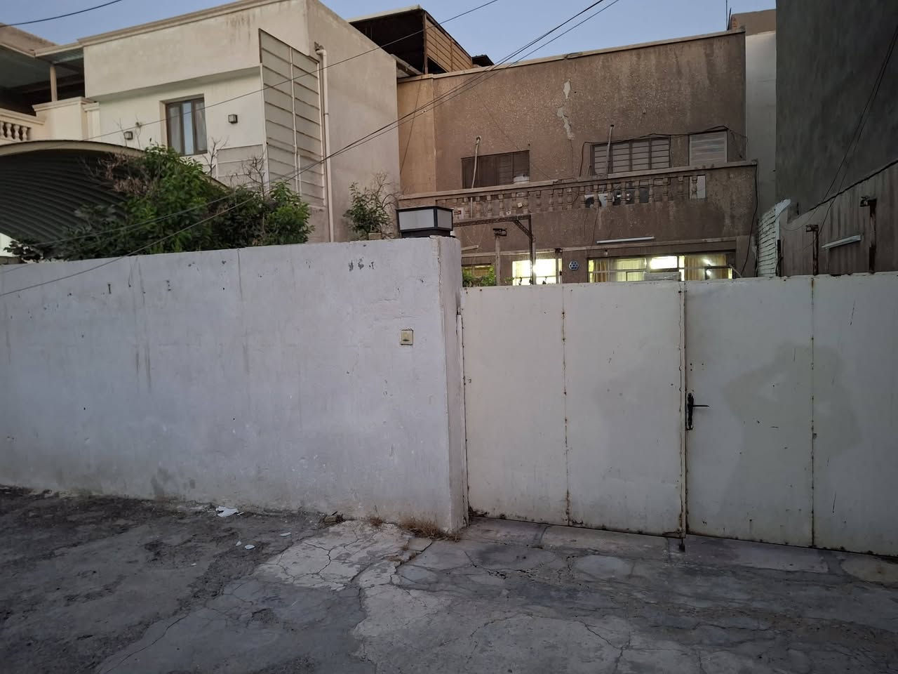 دار قديم للبيع مساحة 224م واجهة 8م سند مستقل منطقة سبع قصور قرب مرقد سيد أدريس للأستفسار ***********
