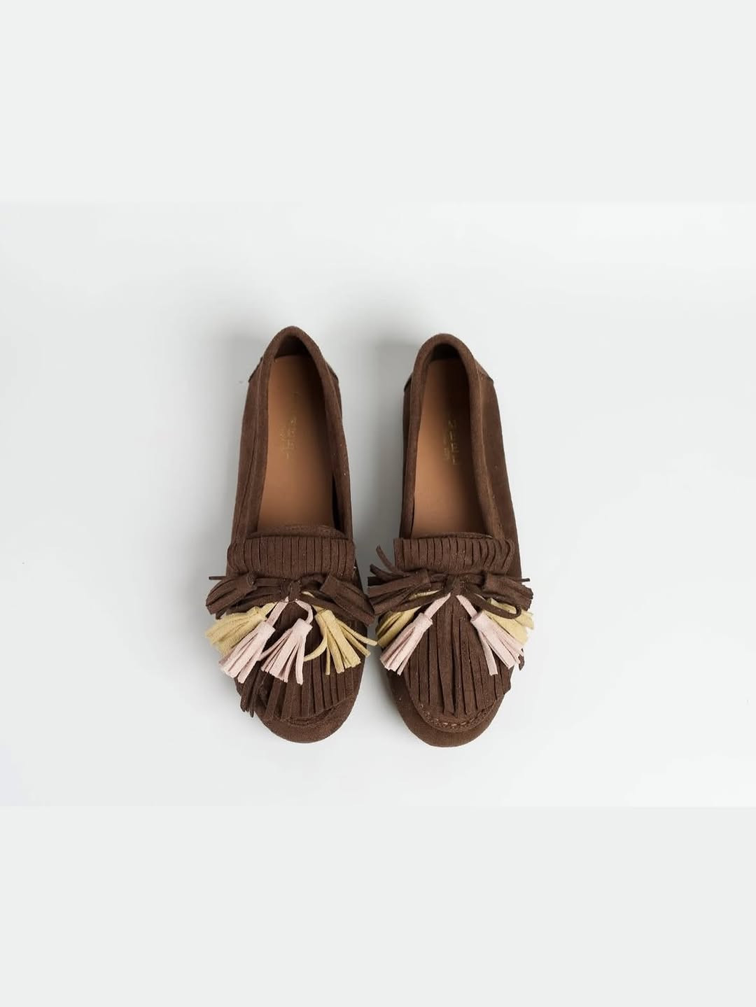#زيزينيا_zizinia
‏#zizinia_collection 

موديلاتنا غير… وأناقتچ أهم! 👝👡
خلي كل تفاصيلچ تحچي ذوق، فخامة، ورقي
موديلات جديدة توصلچ للتميّز بخطوة واحدة 👠
لأنچ تستاهلين الأفضل دايمًا 💕
#تميزي_مع_زيزينيا

الحجز أو الاستفسار؟
راسلونا على الدايركت 💌 أو عبر واتساب 📱
📱 ***********
خدمة توصيل متوفرة داخل ذي قار وجميع المحافظات🚗
📍 عنوانا:
📍الفرع الاول: الناصرية – الحبوبي – مقابل أسواق حسين نعمة
📍الفرع الثاني: الناصريه - ماس مول - الطابق الارضي

