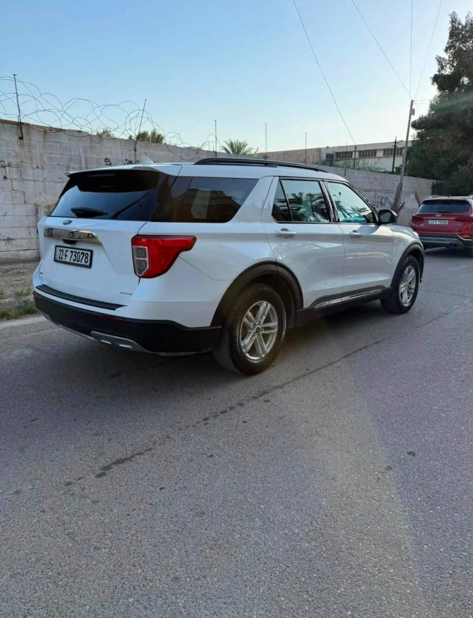 السلام عليكم 
عندي فورد اكسبلورر فئة xlt 
موديل ٢٠٢٠
محرك ايكوبوست ٢٣٠٠ تيربو
كير ١٠ نمر
حساسات خلفية
كامرة حلفية دوارة
تحديد مسار امامي
كشنات منفصلة VIP
داخل بيجي
٧ انظمة قيادة
اوتو هولد
اوتو ستوب
هاندبريك بصمة
كير ماوس 
تبريد ٣ قطع منفصلة
شاشة كار بلاي
وهواي مواصفات
السيارة قطعة وحدة صبغ فقط و٣ قطع تبديل نفس اللون
حادث جانبي طاك ايرباك البردة فقط جهة السايق
مبدل جاملغ امامي وباب سايق.وباب خلفي نفس اللون
بدون دواخل بدون لغود بدون شواصي
سيارة رقم اربيل باسمي تحويل مباشر 
سيارة جاهزة بدون اي نقص نظيفة ومعتني بيها 
مكاني بغداد البنوك او الاسكان
 ***********
السعر ١٩٨
