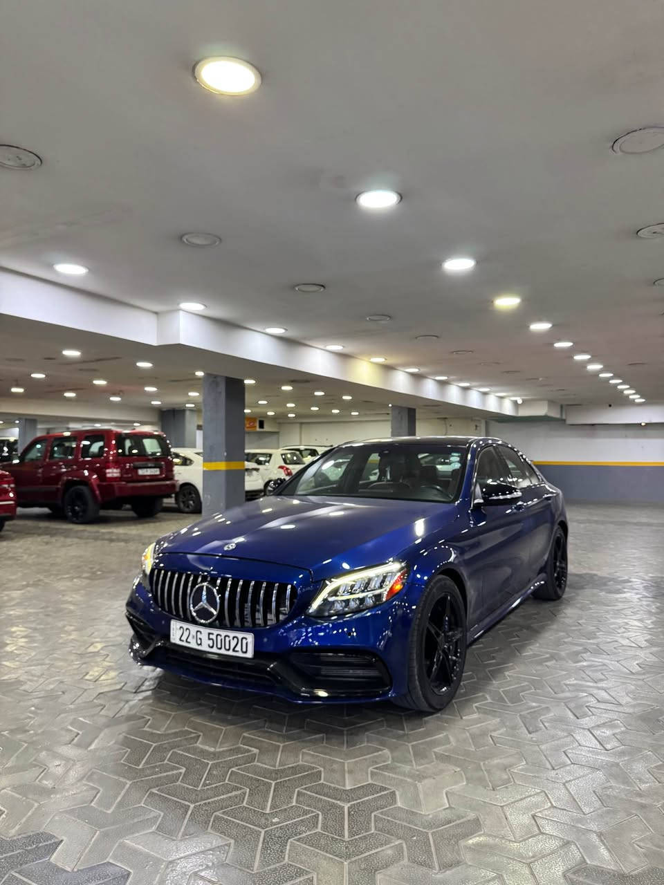للبيع مرسيدس c300 2020  كت AMG  لون ازرق  بحري مميز     سيارة جديدة بمعنى الكلمة   ماشية 60 Km فقط  رقم اربيل تحويل مباشر باسم المشتري  كير محرك مكفول  وتبريد وكهربائيات وحدادية ايضا   حادثها بسيط  مال امريكا     وبالعراق نطخت من ورة  بالجنطة  ونصبغ بيها  اربع قطع  فقط  بدون داخل بدون ايرباك    سعرها  192   ورقة  مكانها  زيونة  وهذا رقمي *********** سجاد الخفاجي بغداد, العراق
