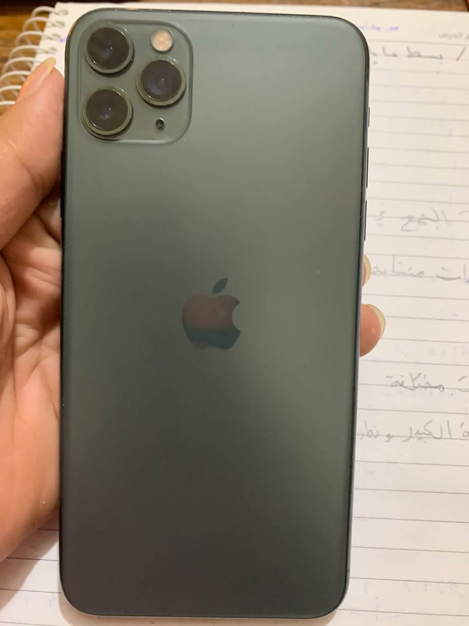 السلام عليكم شباب 
ايفون 11 برو ماكس مبدل بطاريه وشاشه مبدله اصليه تفصيخ وبجيبي وطكت 3 خيارات مابي اي مشكله اللمس جداً طبيعي وسلس ومن طكت الشاشه وكف الفيس ايدي ماعرف ليش الجهاز غير ذني مابي ذاكرة 256 نموذج M والجهاز حيل نظيف ومحدث اخر اصدار واني اريد ابيعه لان طالب سادس ومحتاج فلوس للمدرسه السعر 230 وبي مجال 
*********** (اتصال فقط)
*********** (واتساب فقط )
