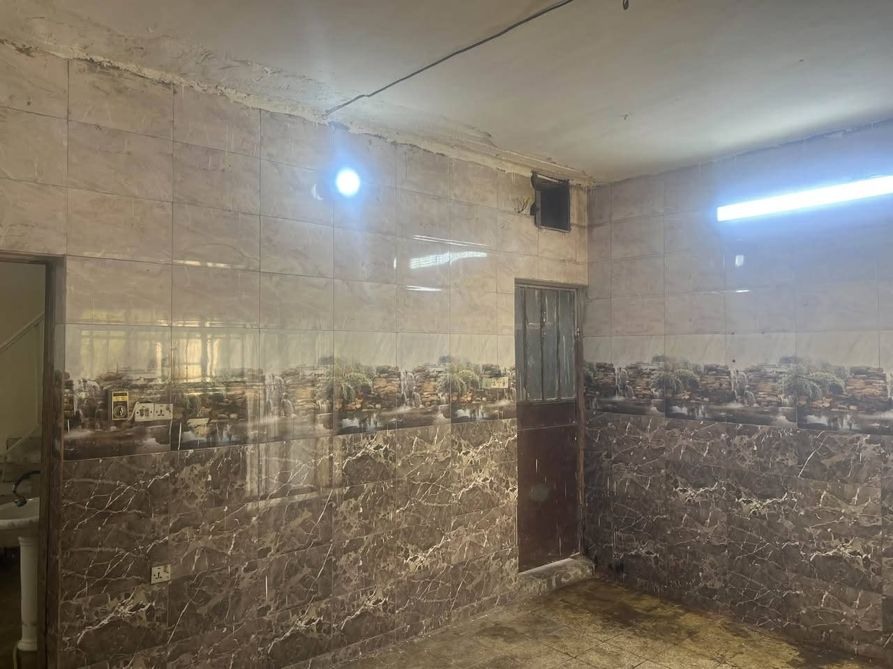 بيتّ لإيجار
200منر

طابق ارضي 

2 نوم

صاله 

هول 

مطبخ

كراج سياره

العنوان خلف مدرسة النهرين او يوم العظيم

اتصل  ***********
