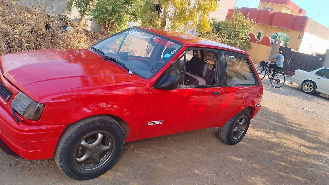 سلام عليكم
اوبل كورسا للبيع موديل 1991
سيارا باسمي بيها بطاقه بنزين سيارا حلوا 
مابي عيب رقمي ***********
سعر 34ورقه مكاني كركوك
