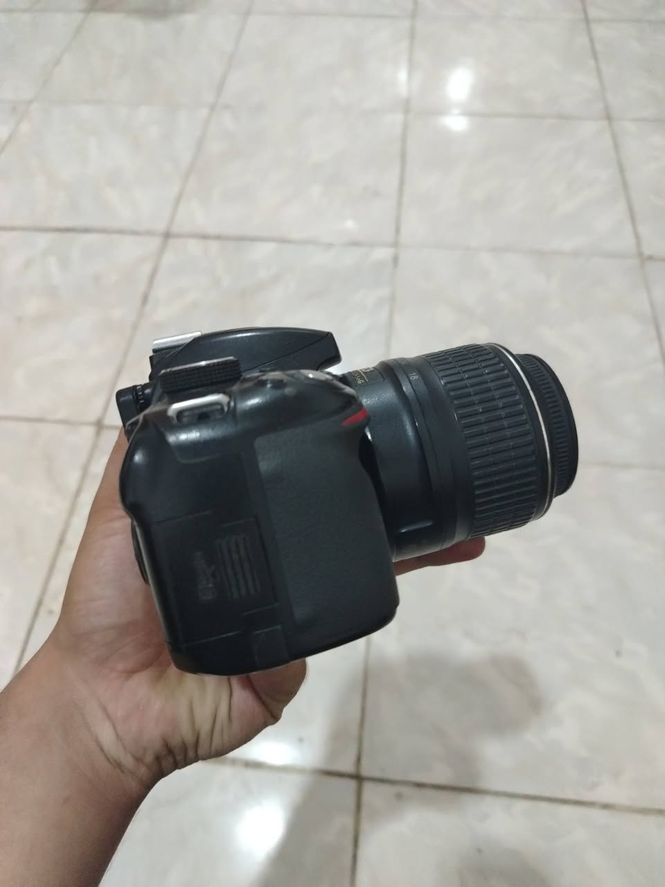 سلام عليكم 💖
كاميرا نيكون D3200

كاميرا كلش حلوة بل تصوير ونضيفه ومابيهه شي
ملحقاته: رام 16G, جنطة، حزام، شاحنة تشحن البطارية، عدستها 18-55.
سعرهه 275دينار ✨
للأتصال:  ***********
