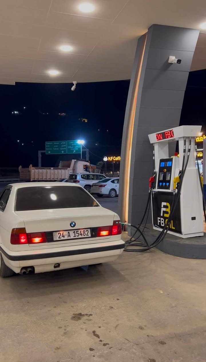 بەناوی خوای گەرە bmwبۆ فرۆشتن مۆدیل 1991 سەیارەکە زۆر پاکە بێ دەحمە بێ سبوخە سلایتە جوار جام کارەبای ئاوێنە کارەبای تەحدیل سورحە گێر تۆماتیک سەیارەکە زکر زۆر پاکە مەکینە فەلە مەکینە ٥٣٠ یە بەناو کردنو وەکالە بە شەرت سەحریشی ٤٠ وەرەقوە مەجال ٥ وەرەقە خرامەی لەسەرە دوای مەحمەلە دەی کێریەوە رەقەم مۆبایل***********تەنها فایبەر جوان دەدەمەوە
