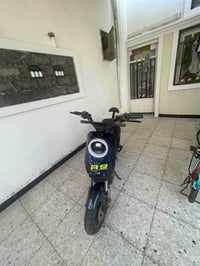 دراجه ار ٩نضيفه ولون مميز وجديده تشتغل كامل بس ماتمشي ماعرف شبيه واني ...