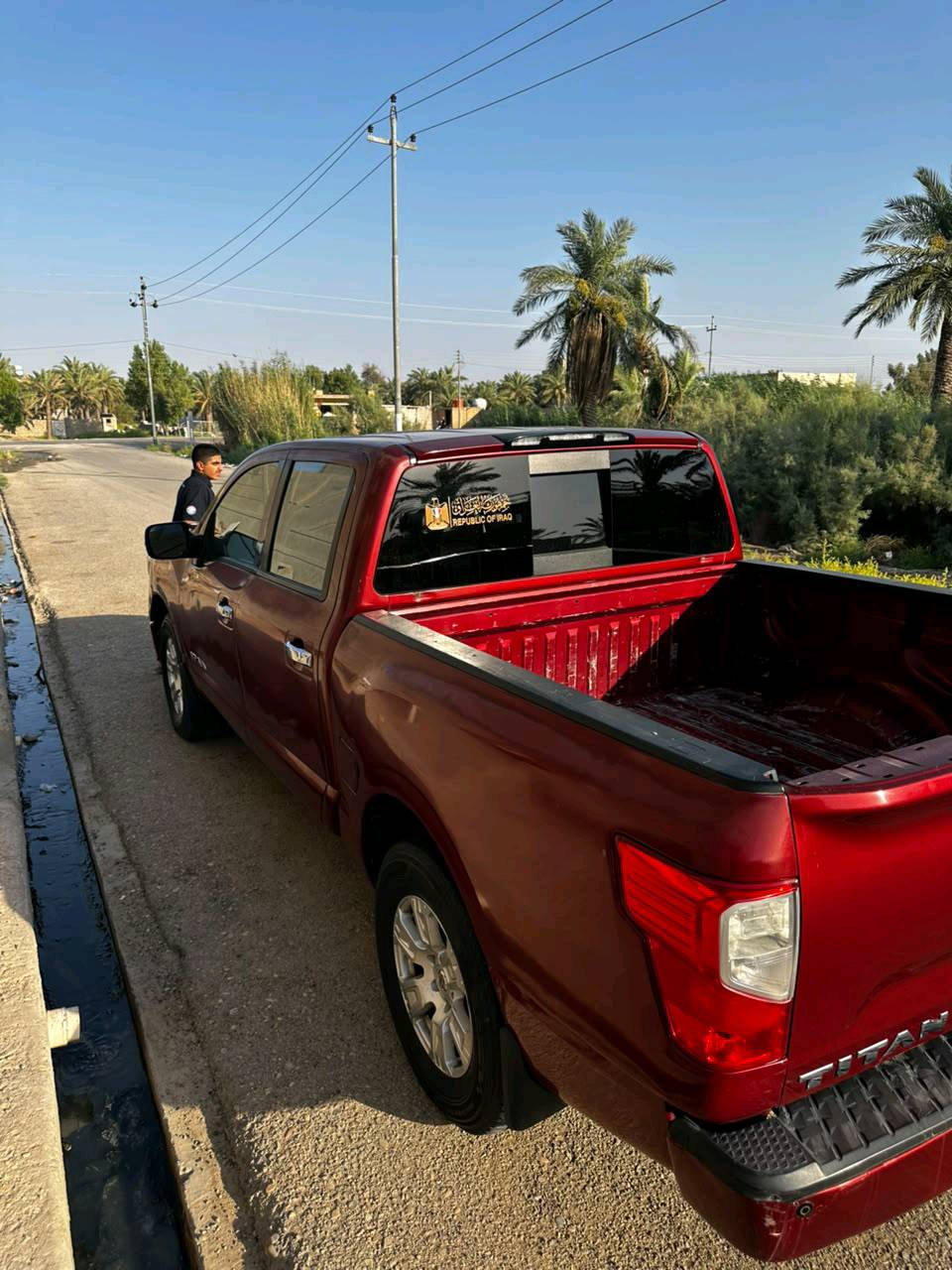 نيسان تيتان 2018 وارد أمريكي
ممكن تذكرون شنو فئة النيسان تيتان بالضبط؟ (SE / SV / Platinum) وهل بيها دبل لو 4x4؟: 
SV
شكد ممشايتها تقريباً؟ وهل المكينه والقير شغالين بدون مشاكل؟: 
200.000
هل السيارة بيها صبغ أو تبديل قطع أو ضربات سابقة؟ وإذا نعم وين المواقع بالضبط؟: 
قطعه واحده
وين موقع السيارة/المحافظة؟ وهل التسجيل العراقي والنقل جاهز؟: 
ذي قار
السعر النهائي شكد؟ وهل بيه مجال بسيط أو تبديل؟: 
210 وبيها مجال بسيط 