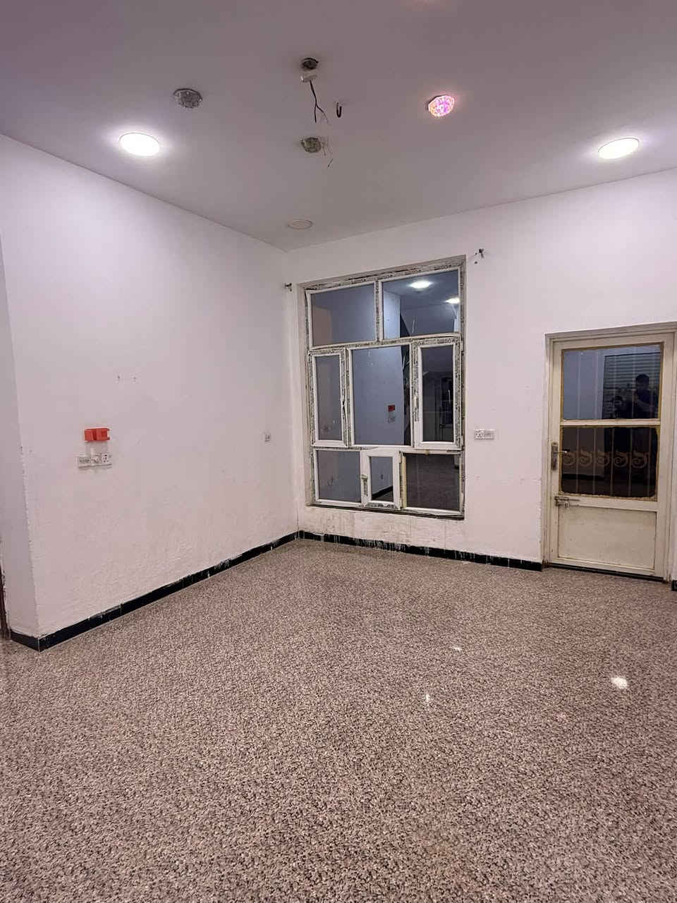 🏡✨ للبيع دار مرتب بموقع مميز في زرباطية ✨🏡

فرصة مناسبة لمن يبحث عن بيت بناء حديث، مرتب وجاهز للسكن وبسعر مناسب 👌

📍 الموقع: الكوت – ناحية  مقابل المدرسة القديمة 
📐 المساحة: 150 م²

🏠 يتكون المنزل من:
🛏️ ثلاث غرف نوم
🛋️ صالة
🍳 مطبخ
✨ غرفة استقبال
🚿 صحيات عدد ٣
▪️ طابقين 

🧱 بناء حديث ومرتب
📜 السند: طابو صرف – تحويل مباشر ✅

💰 السعر المطلوب: 50 مليون دينار عراقي وقابل للتفاوض 

📞 للاستفسار والتواصل
***********
