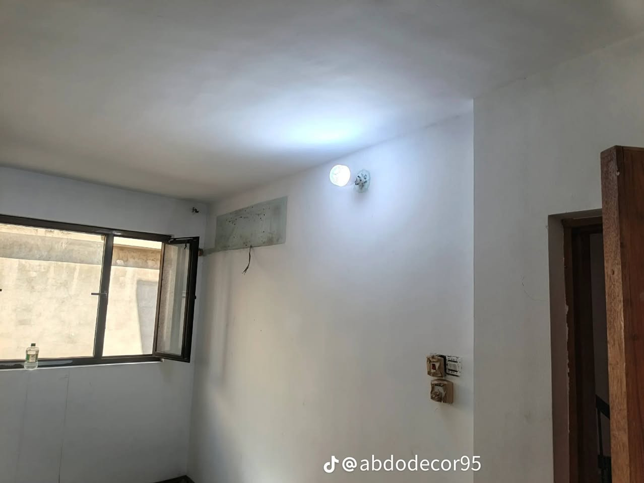 سلام عليكم
نشتغل صبغ داخلي وخارجي سعر كل مناطق كركوك اشتغل ***********

نص مكتوب في الصور:
- @abdodecor95
- @sabaqleyg8b