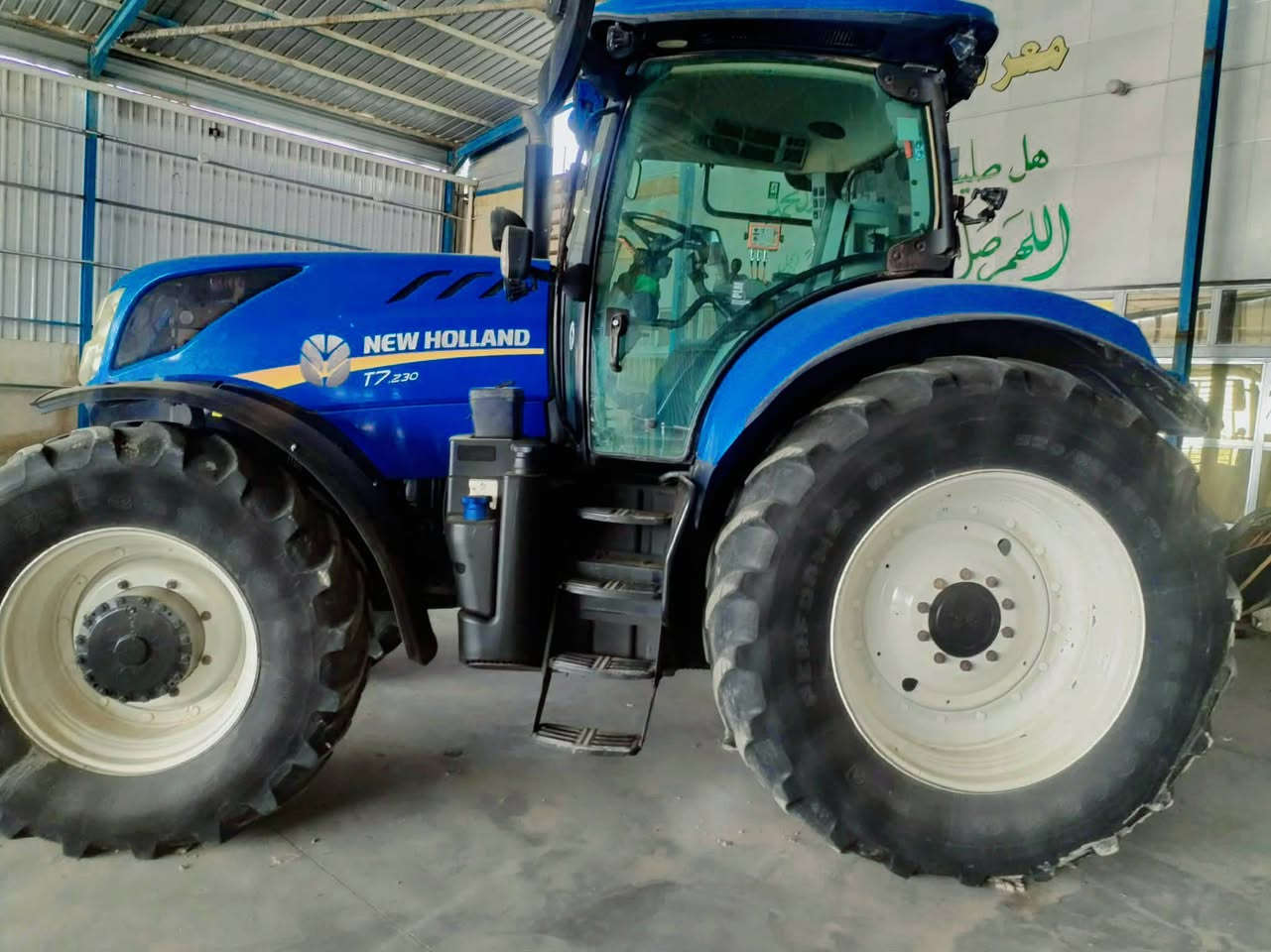 تحيه طيبه للجميع تركتر للبيع  نيو هولند2019 حجم230 باور كمان مكفوله كفاله عامه وضع الشركه مامفتوح بيه برقي استفسار ***********واتساب***********
