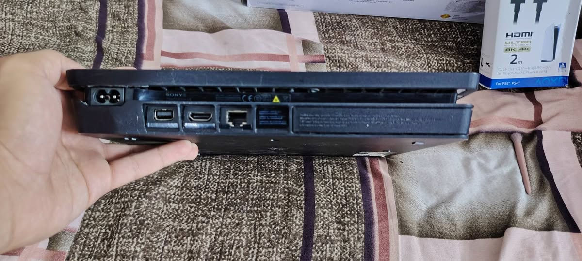 السلام عليكم من رخصه صاحب الكروب بلي 4 سلم مال باله اونلاين كامل ملحقات كارتونه يده اصليه كيبل HDMI واير شحن مال جوستك واير بور و قرص GTA5 الجهاز لك ستيكر كامل كلشي ما ناقصه السعر 225 و بي مجال حك جيتك مكان بغداد الدوره ابودشير رقمي *********** متوفر واتساب و اتصال شريحه
