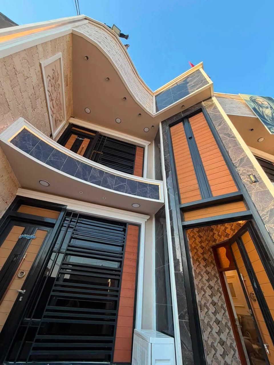 🏡✨ فرصة ذهبية لامتلاك بيتك المثالي ✨🏡
للبيع دار سكنية راقية ببناء حديث في موقع مميز جداً

📍 الخاجية – شارع القسم البلدي بالقرب من معارض البناء.

🔹 مساحة الأرض: 200 م²

🔹 واجهة كاملة وموقع حيوي

🔹 بناء حديث وتصميم عملي مميز – طابقين

تفاصيل الدار:

🏠 الطابق الأول: ▪️ غرفتان نوم

▪️ استقبال أنيق

▪️ صالة واسعة

▪️ مطبخ

▪️ حمام

🏠 الطابق الثاني: ▪️ غرفتان نوم

▪️ استقبال

▪️ صالة

▪️ مطبخ

▪️ حمام

⭐ بيت جاهز للسكن، مناسب للعوائل، بموقع قريب من الخدمات ومميز للسكن والاستثمار.

📞 للاستفسار والمعاينة يرجى الاتصال: (‏***********‏)
